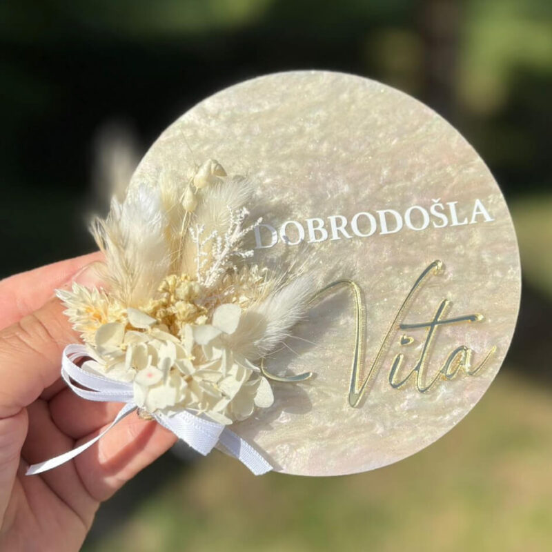 elegantna-oznanitvena-kartica-pleksi-rojstvo-otroka-ad-studio