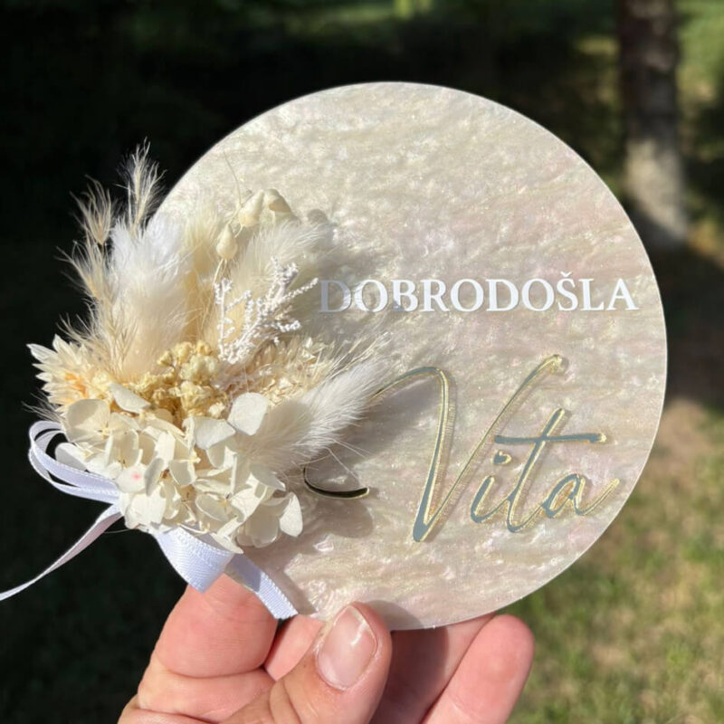 elegantna-oznanitvena-kartica-pleksi-rojstvo-otroka-ad-studio